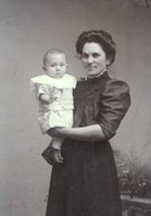 Jane med Hilmer 7 mdr. gl. 1914